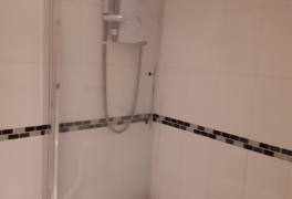 shower at WC end of bath