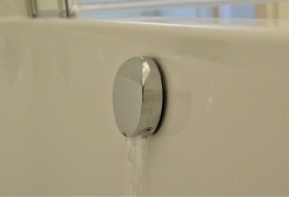 sleek, space-saving overflow bath filler